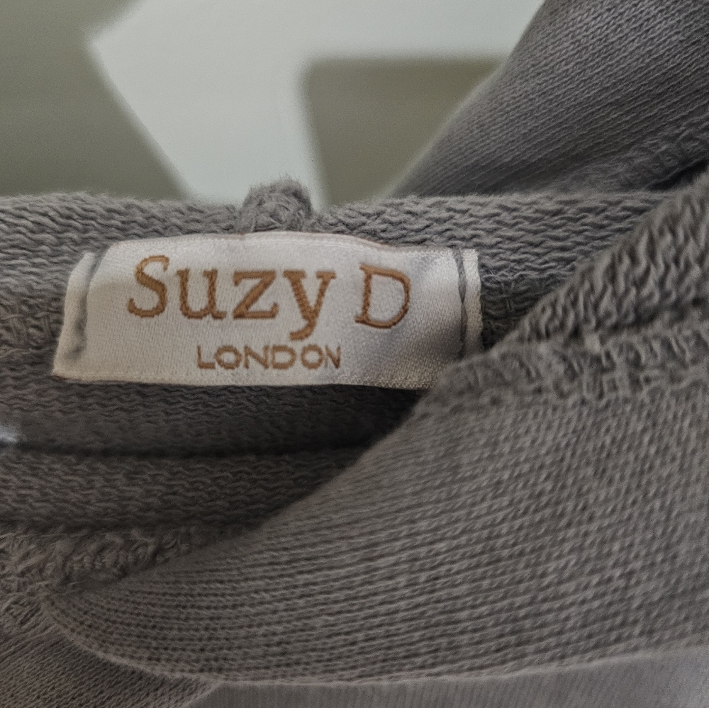 Suzy D London Oversized Cropped Hoodie - Picture 3 of 4